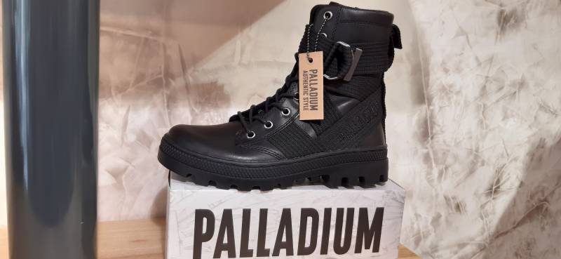 PALLADIUM décontracte la femme!
