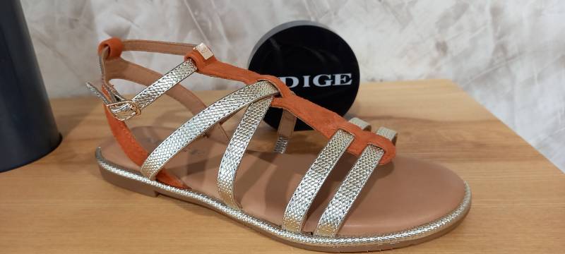 SANDALE PLATE AVEC LANIERES EN CUIR 