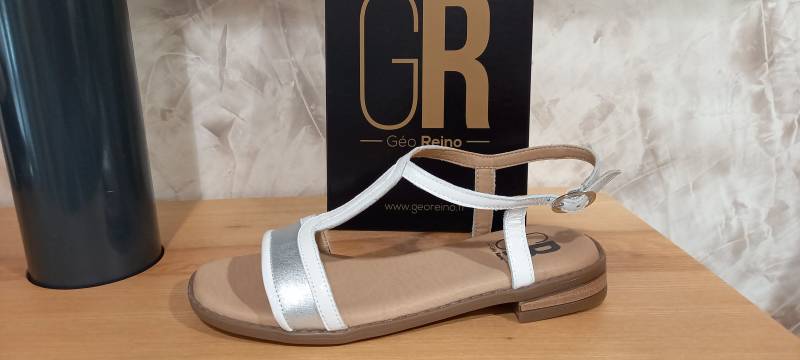 SANDALE PLATE EN CUIR BLANC A LIBIOURNE